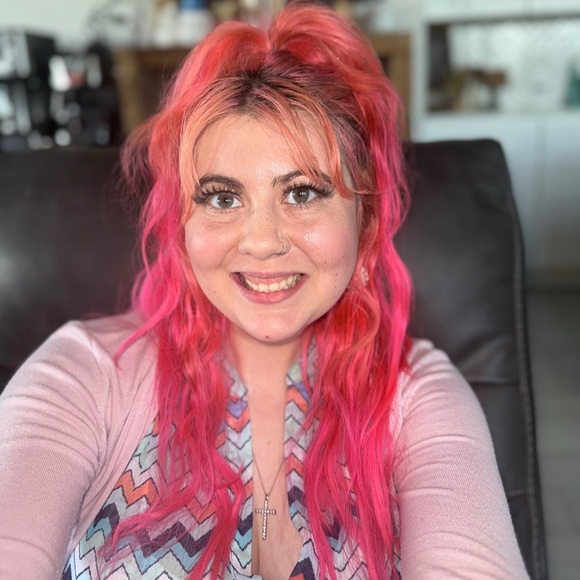 Meet your Posher, Jade - Picture 3 of 11